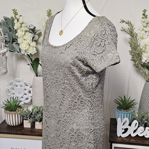 Tiana B. | Layered lace dress - NWT! - Picture 5 of 16